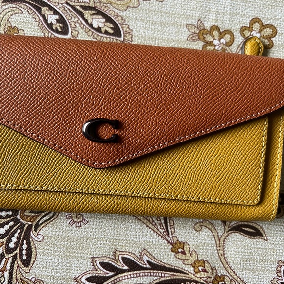 COACH Colorblock Crossgrain Leather Flap Snap Closure Wallet-V5/Flax Multi (NWT) - Picture 3 of 15